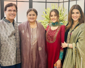 Kriti Sanon With Her Family (Credit - Instagram)