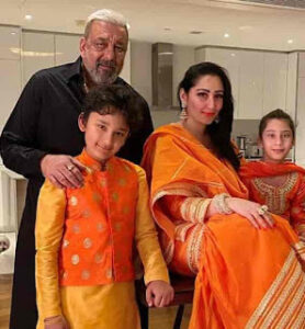 Sanjay Dutt With Manyata Dutt & Kids (Photo Credit - Instagram)