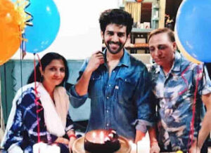 Kartik Aaryan With His Parents (Credit - Instagram)